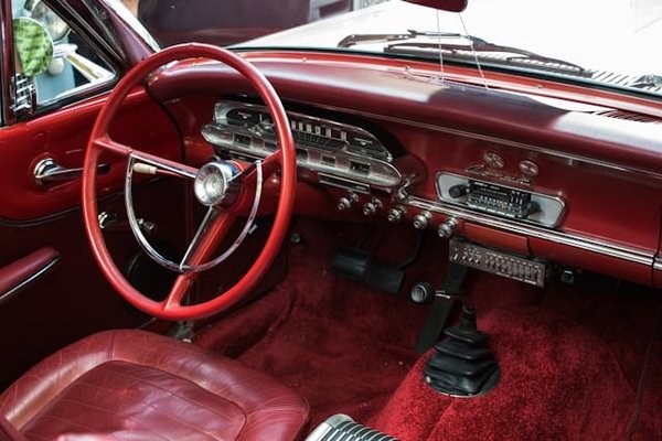 Quelles options de nettoyage sont disponibles pour les tapis en moquette d'une voiture familiale?